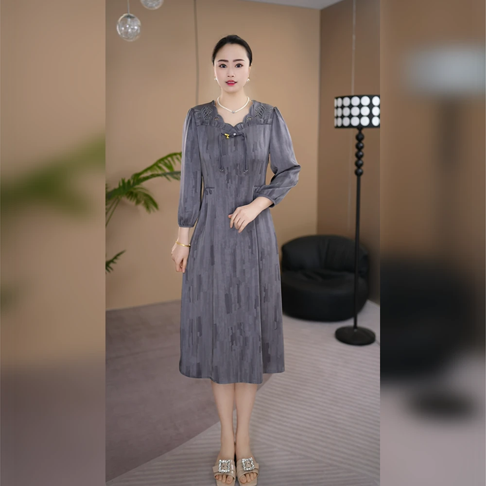 秋季气质七分袖连衣裙女2025新款妈妈装时尚优雅收腰显瘦长裙子