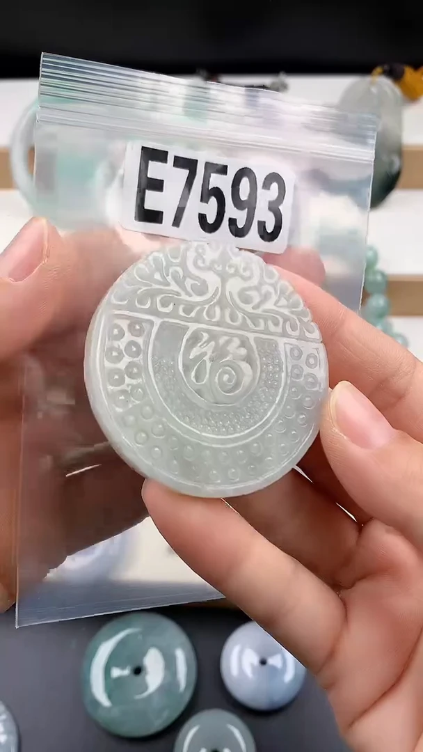 颈饰未镶嵌翡翠天然翡翠吊坠挂件