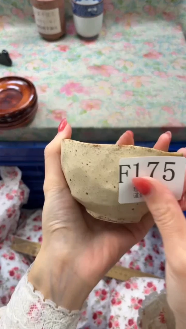 瓷片肉**姐       F175