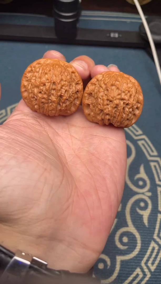 文玩核桃吊坠血麒麟38+