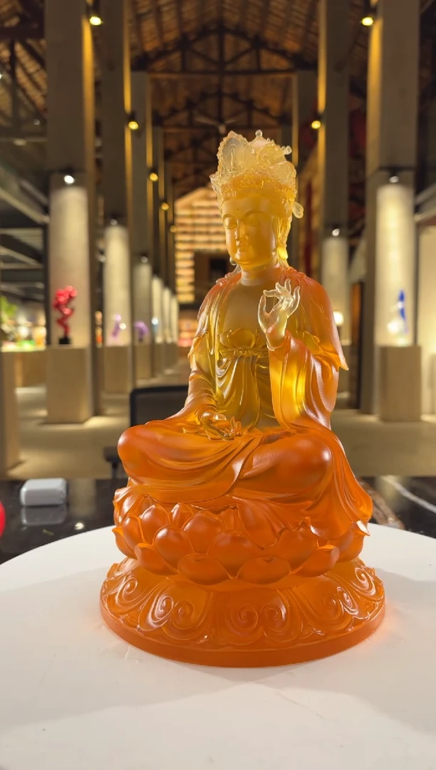 摆件琥珀金大势至