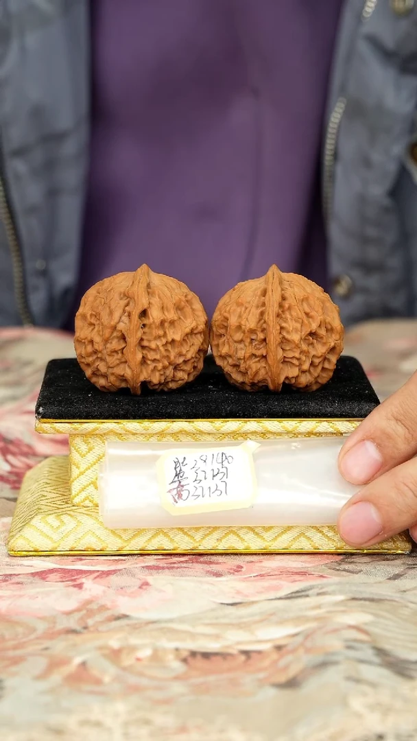 【闪购商品】文玩核桃把件非嫁接元宝