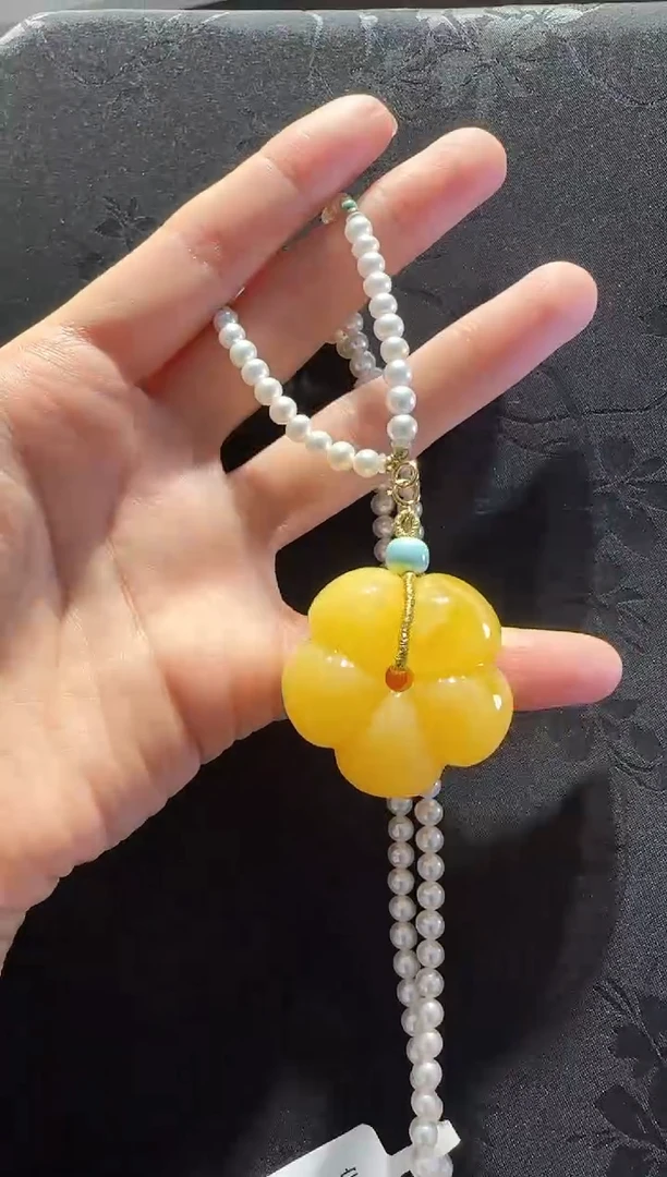 蜜蜡颈饰18K金镶嵌花花
