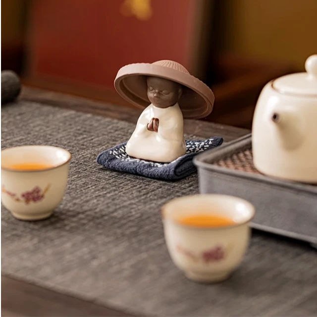 F029功夫茶具创意草帽小和尚摆件禅意客厅茶叶过滤网装饰