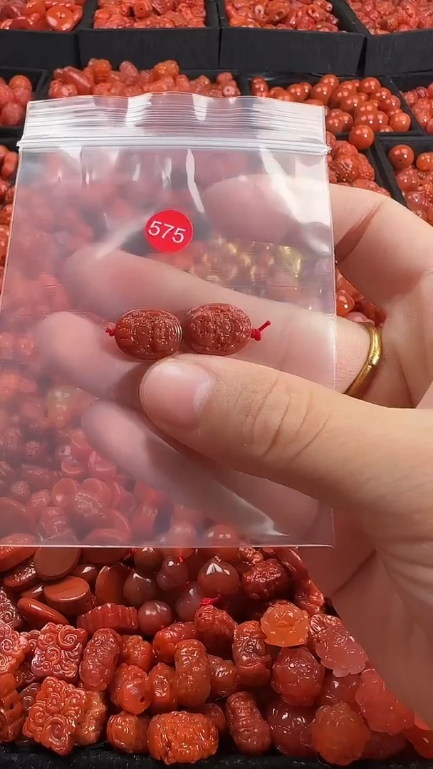 颈饰未镶嵌南红玛瑙1