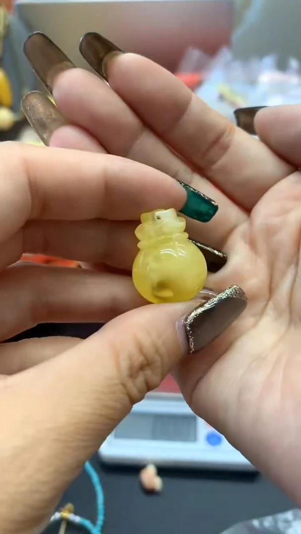 未镶嵌琥珀珠宝奇石450