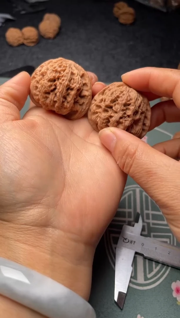 把件文玩核桃w263 龙洞玉 44尺