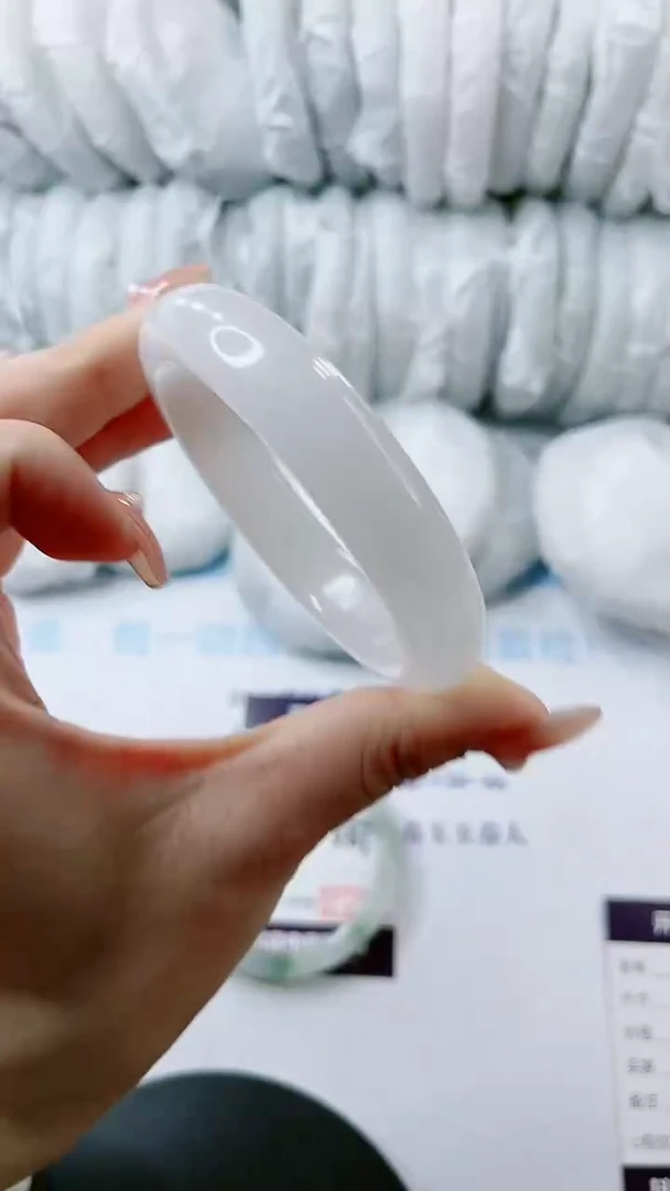 【闪购商品】石英质玉手镯未镶嵌多样性发货V90