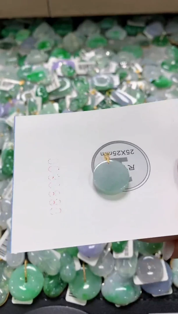 颈饰18K金镶嵌翡翠1111111111111111