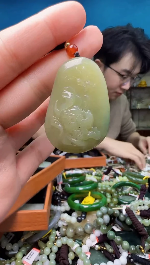 颈饰未镶嵌和田玉1