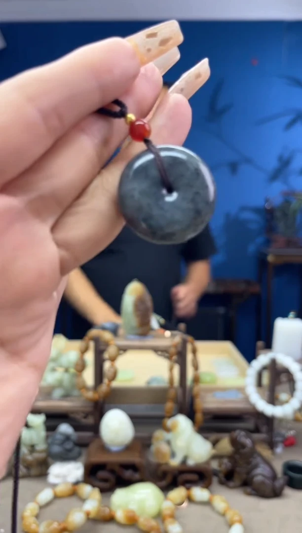 和田玉未镶嵌颈饰1