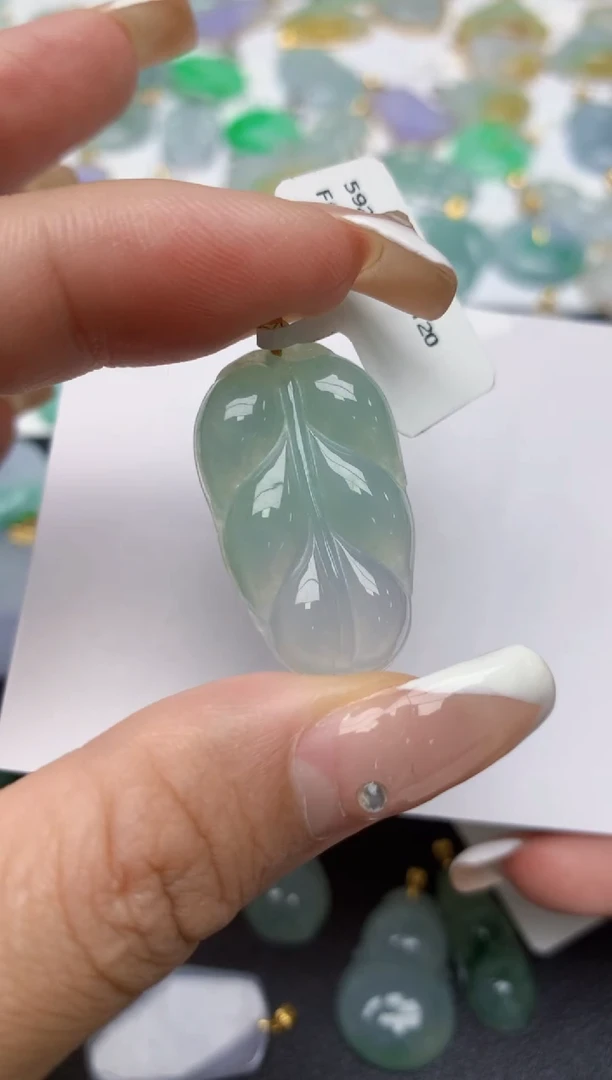 翡翠18K金镶嵌颈饰天然缅甸A货翡翠