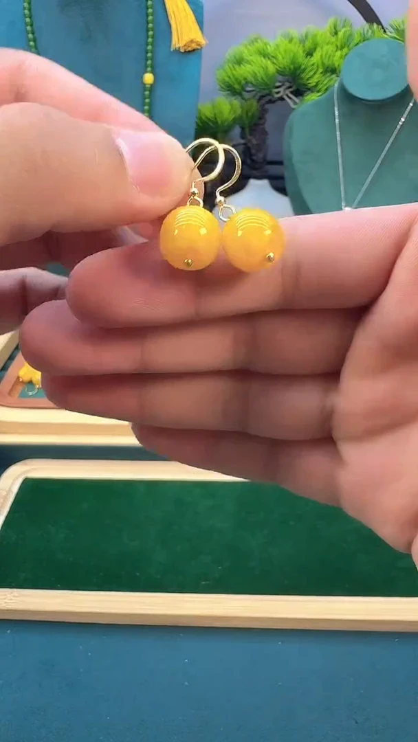 14K金镶嵌蜜蜡耳饰E01