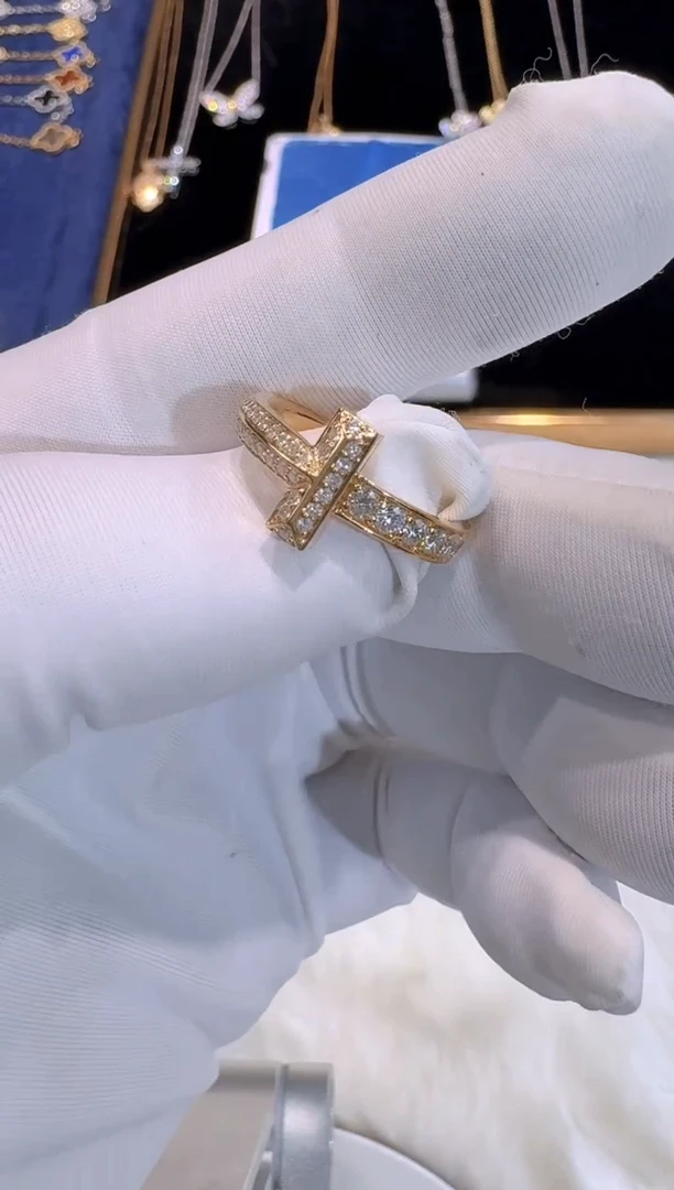 18K金镶嵌实验室培育钻石T1戒指    10码