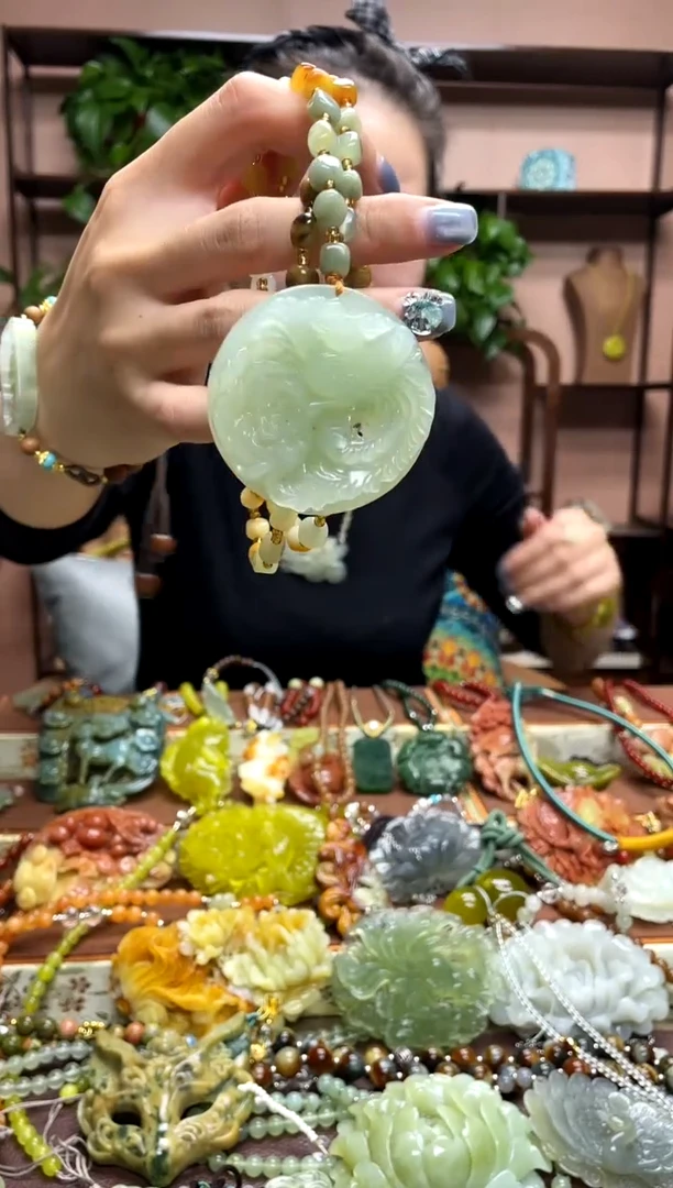 未镶嵌岫玉吊坠·