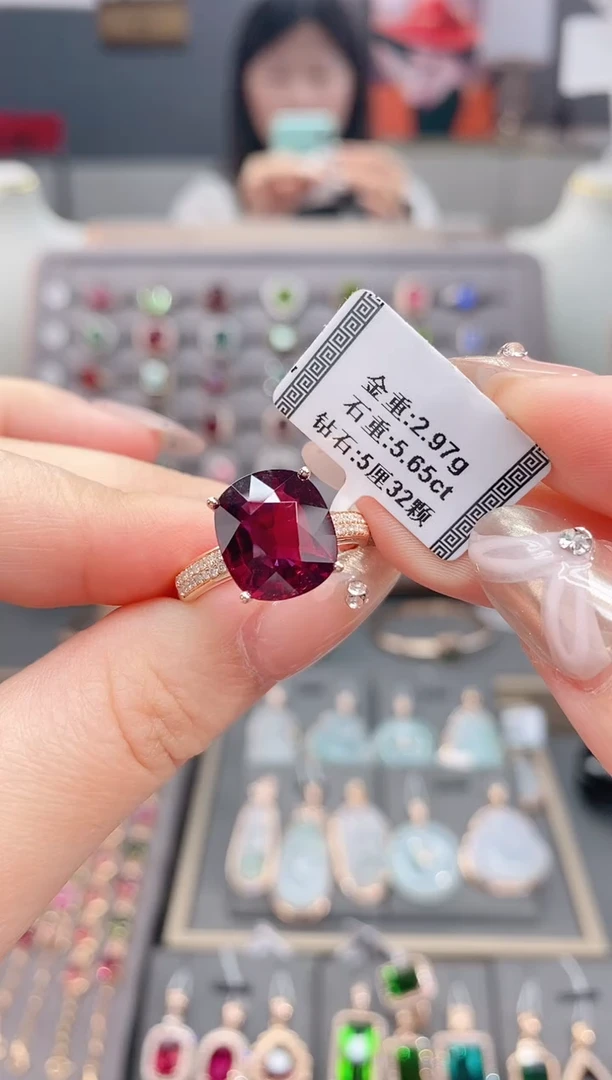 18K金镶嵌戒指碧玺5.65