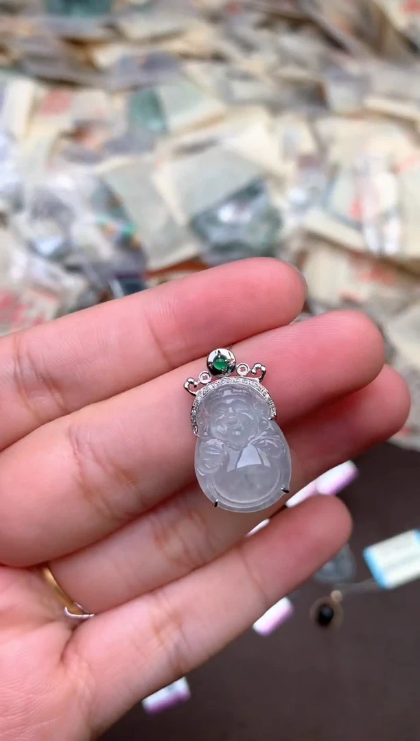 18K金镶嵌挂件翡翠 —