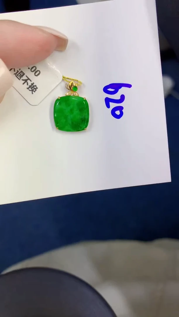 颈饰18K金镶嵌翡翠缅甸天然翡翠A货