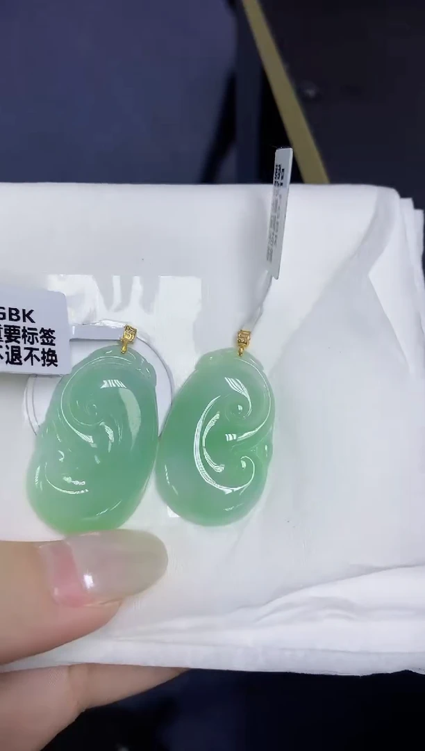 翡翠18K金镶嵌颈饰天然缅甸翡翠A货多样性发其一