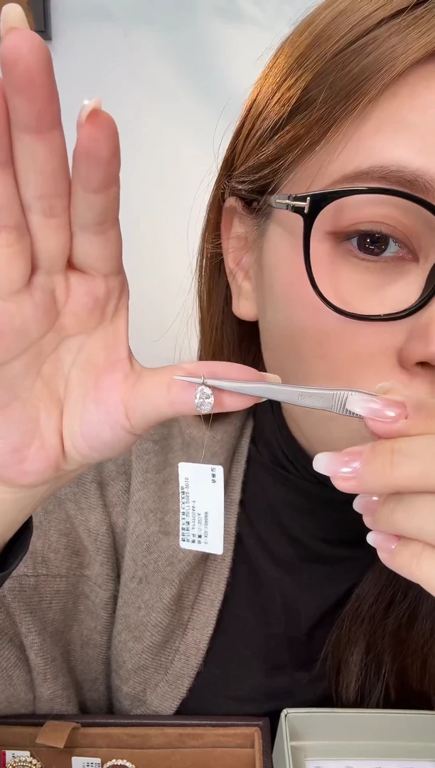 18K金镶嵌颈饰实验室培育钻石18k黄椭圆吊坠1ct