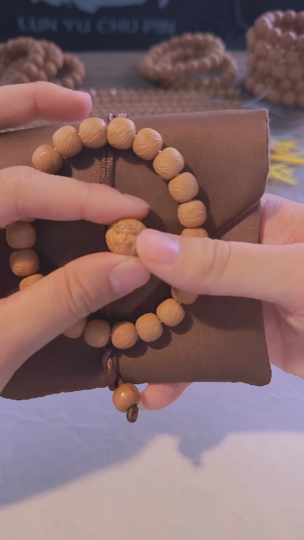 猴头核桃手串大圣配云锦，降妖又招运 全品无暇 银标镶嵌