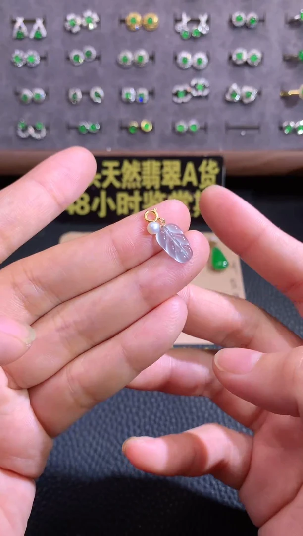 颈饰18K金镶嵌翡翠天然翡翠A货，福利价