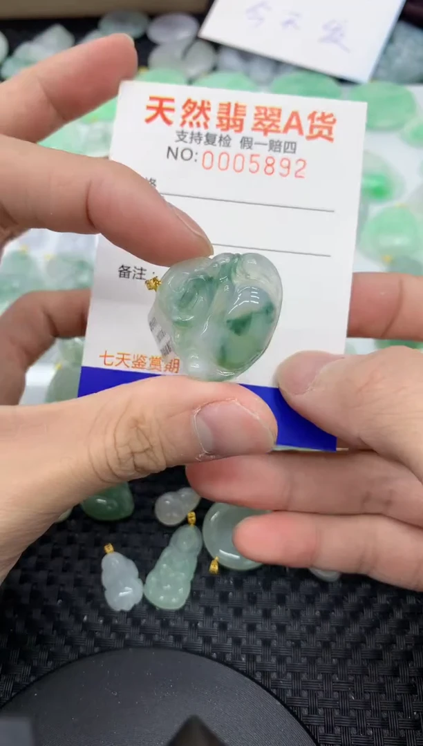 【闪购商品】翡翠颈饰未镶嵌11111111