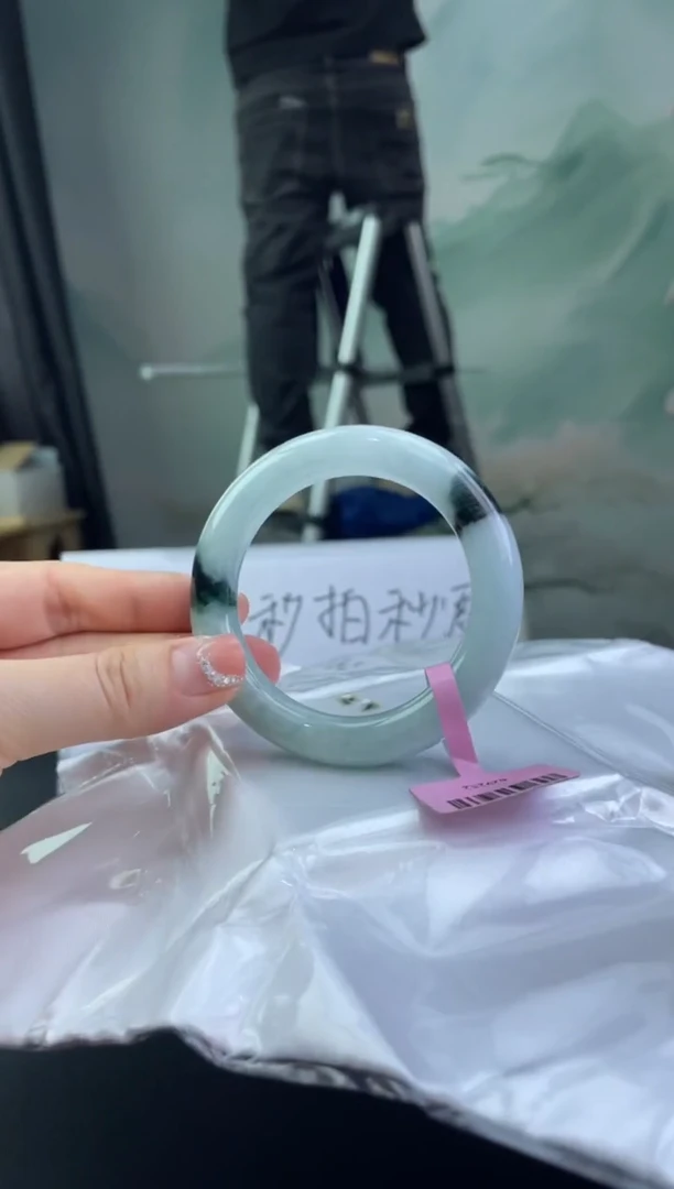 翡翠手镯未镶嵌7翡翠手镯（微瑕）