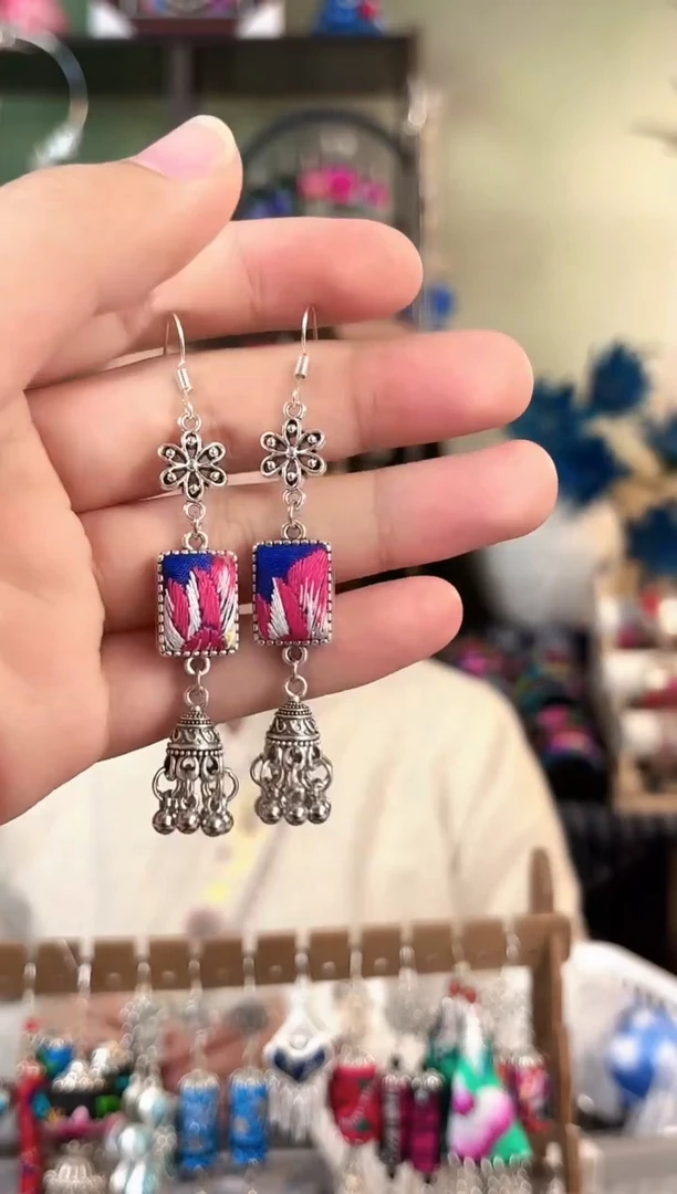 彩云南阁非遗老绣苗银饰品213