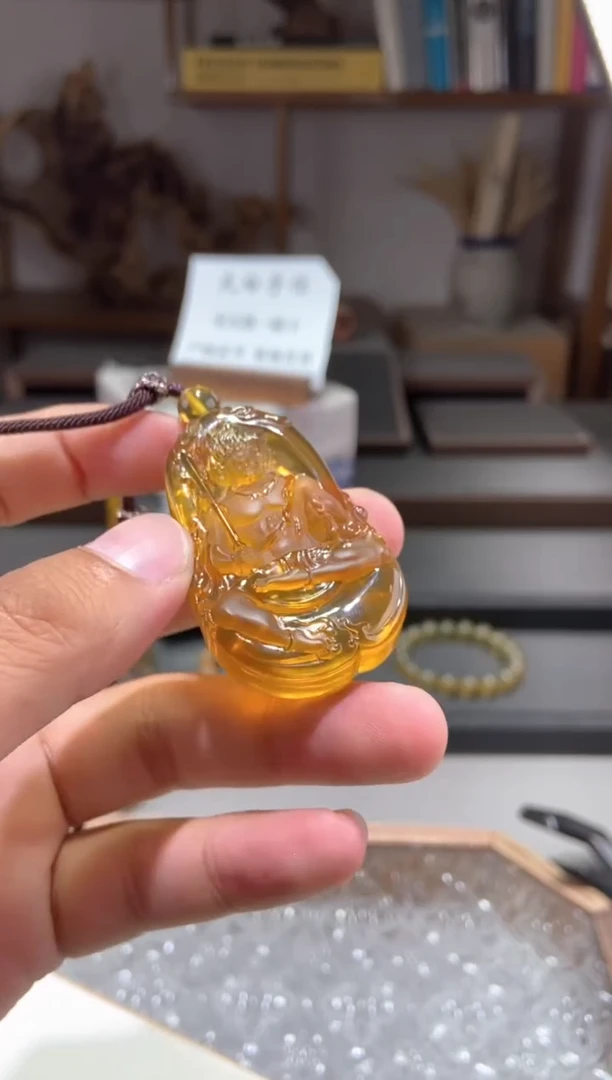 琥珀颈饰未镶嵌不动明王