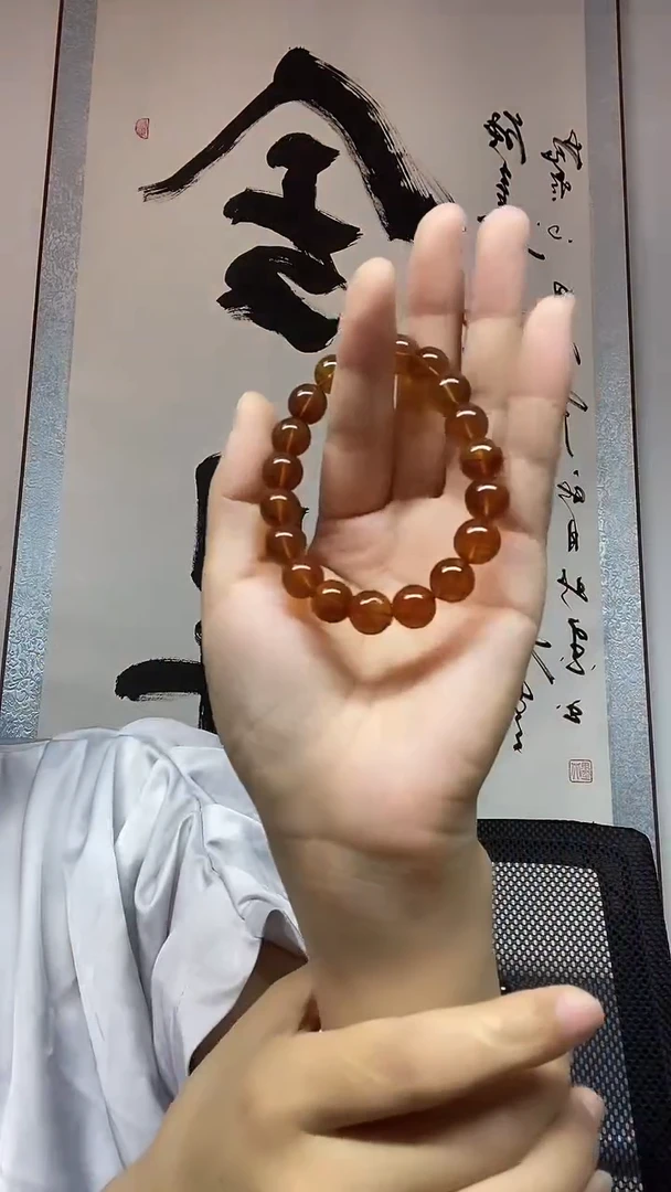 未镶嵌琥珀手串约卡10