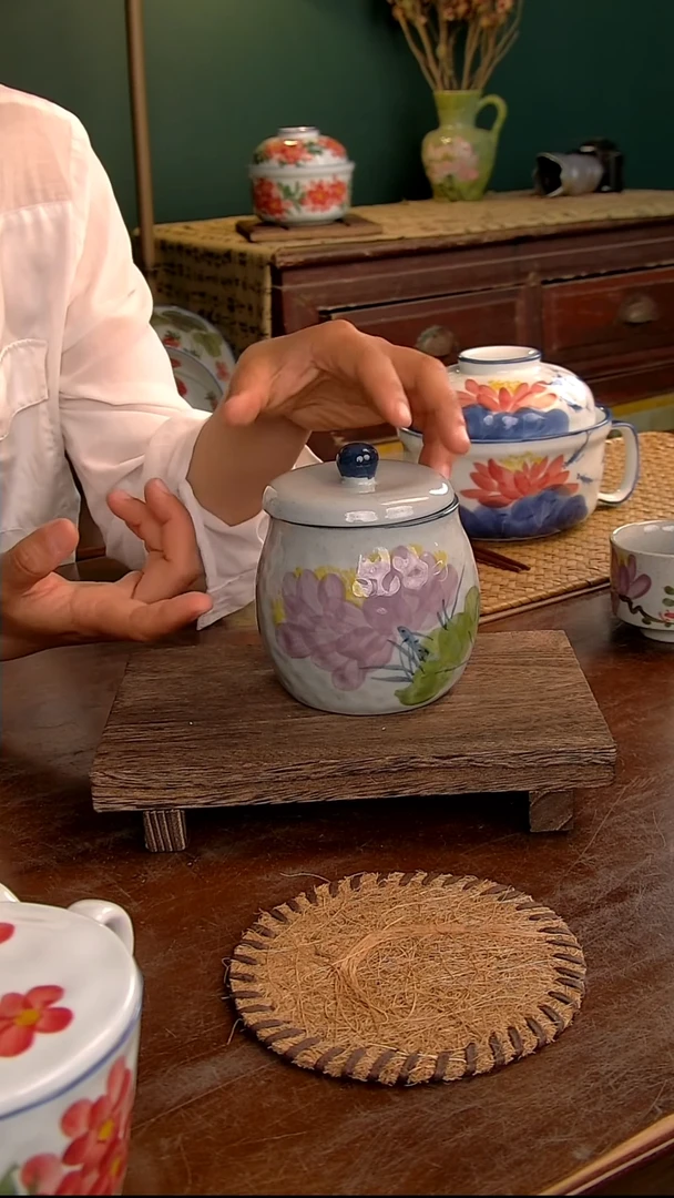 瓷片锤纹茶叶罐-紫荷