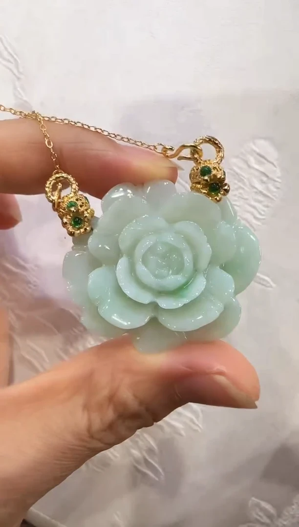 翡翠未镶嵌颈饰国风