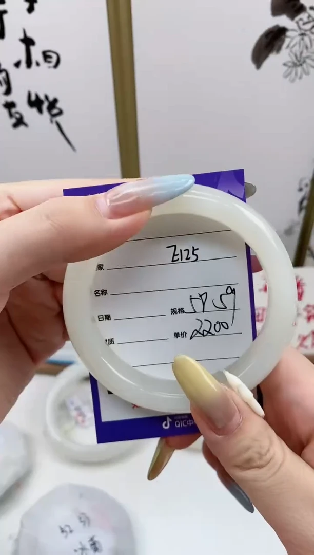 和田玉手镯未镶嵌E125微色差