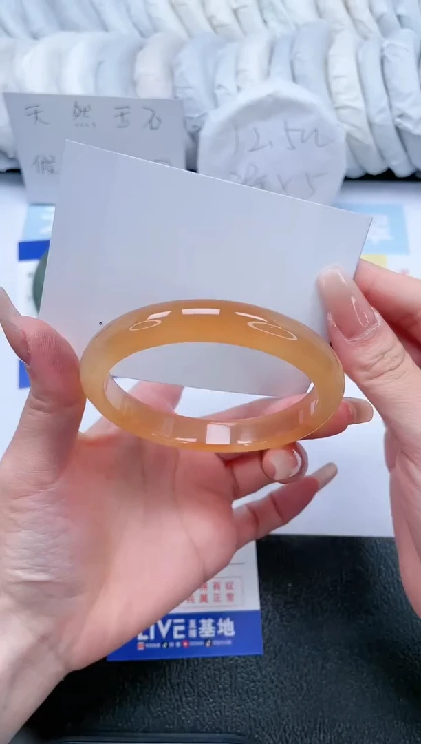 【闪购商品】石英质玉手镯未镶嵌T170-61.2