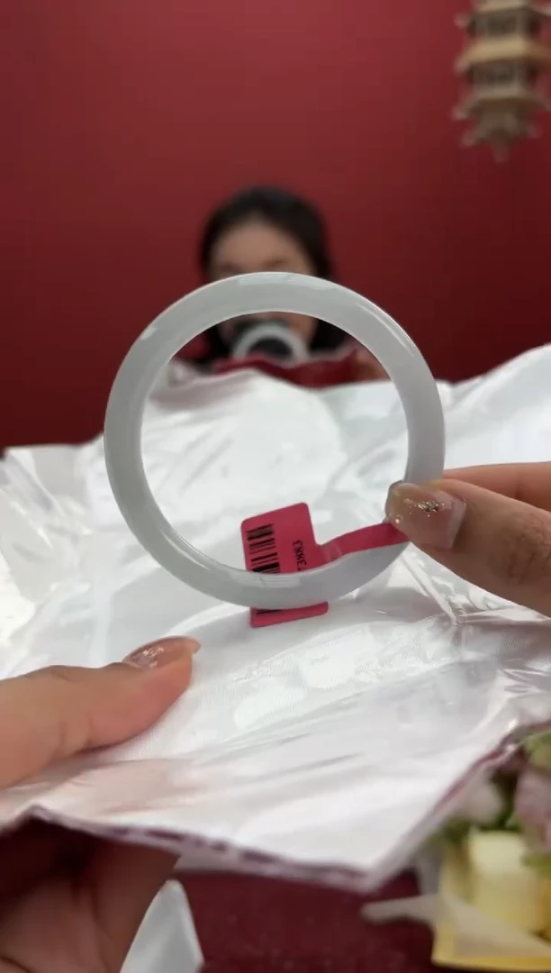 【闪购商品】翡翠手镯（圆镯）未镶嵌18手镯