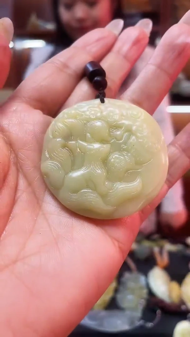 未镶嵌蛇纹石玉吊坠