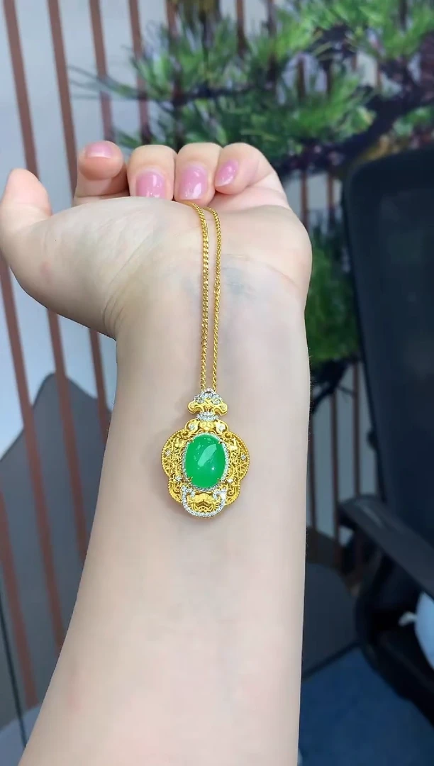 翡翠18K金镶嵌颈饰641-中国好珍宝