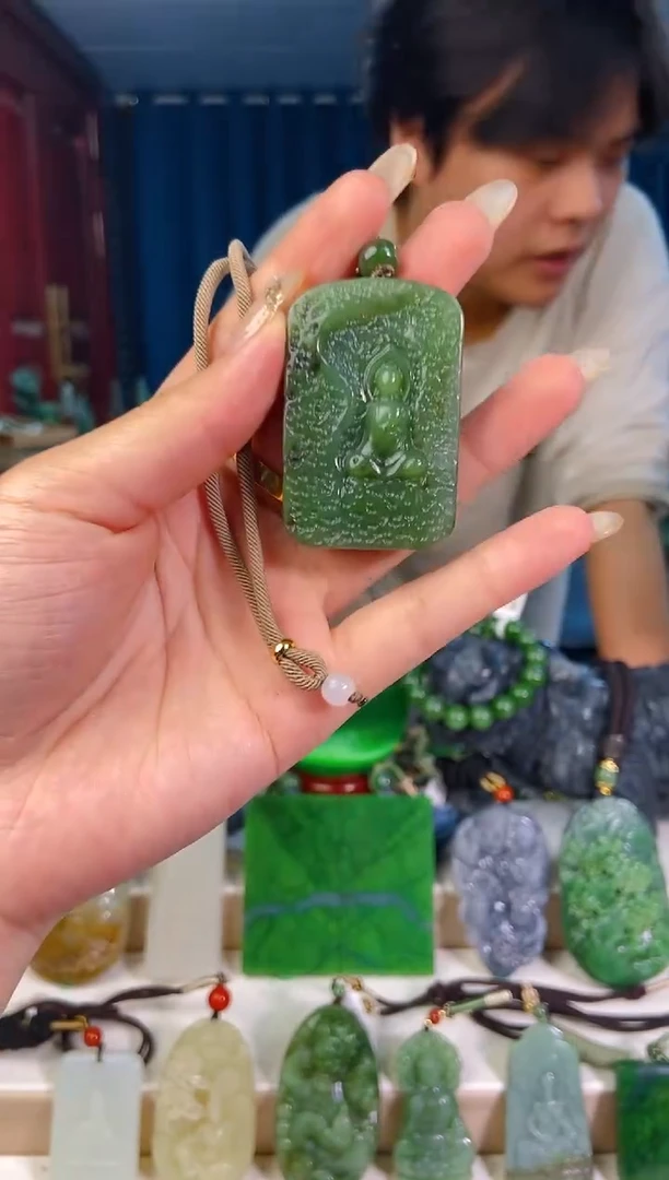 和田玉未镶嵌颈饰1