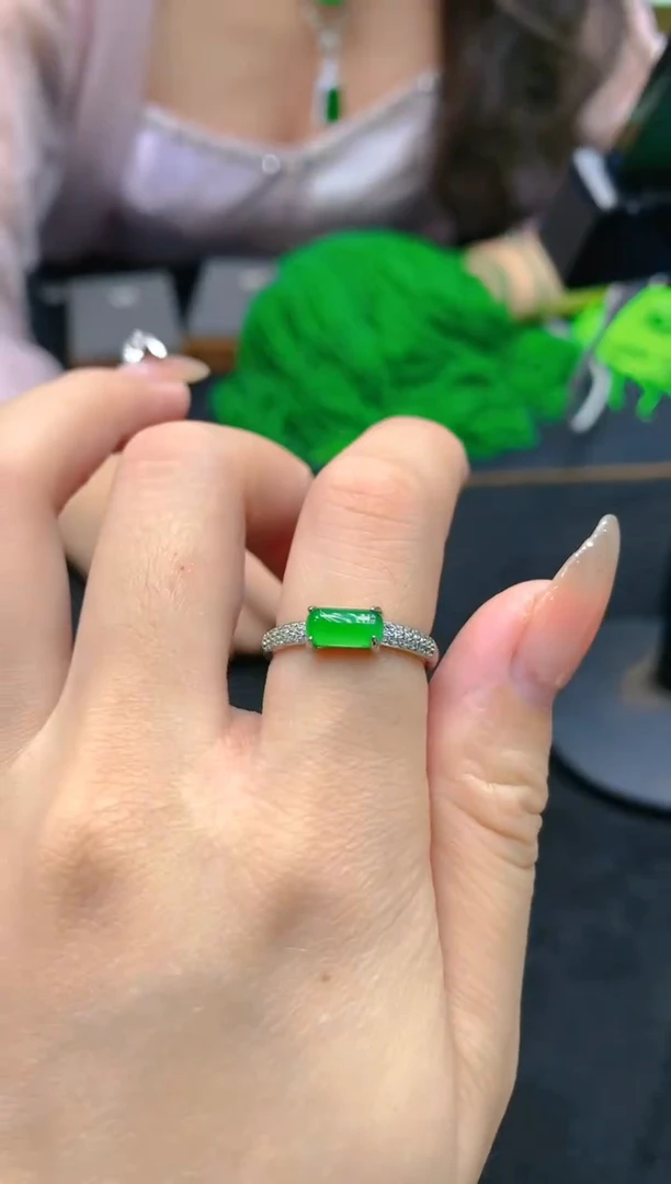 翡翠未镶嵌颈饰天然A货翡翠