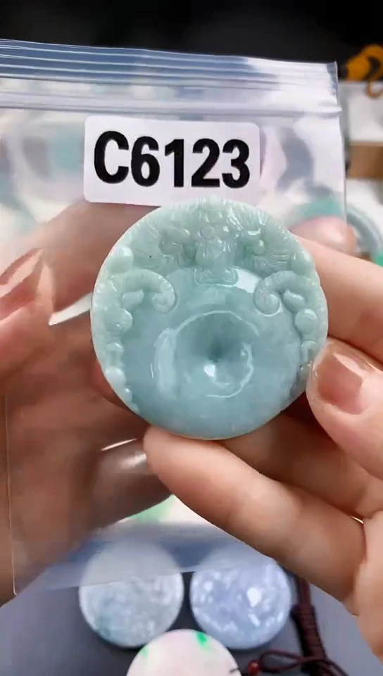 颈饰未镶嵌翡翠天然翡翠吊坠挂件