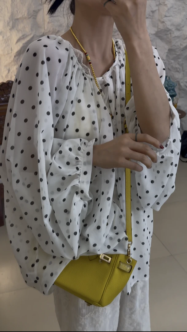 李豆儿 欧货减龄宽松显瘦波点长袖上衣