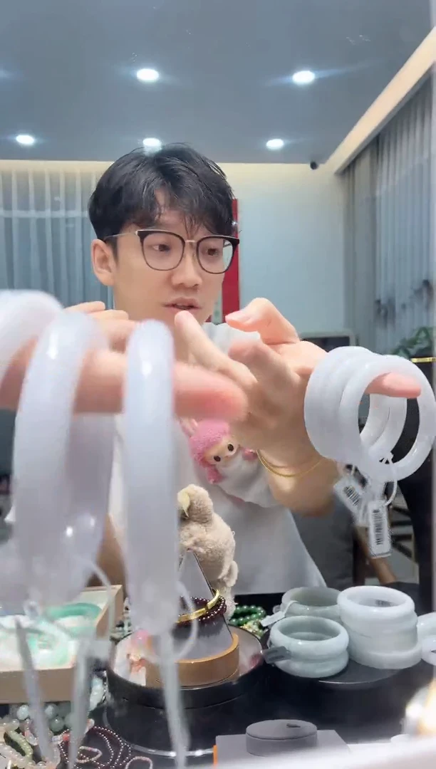 定制翡翠正圈未镶嵌【老王优选】天然翡翠手镯一只-多样性发一