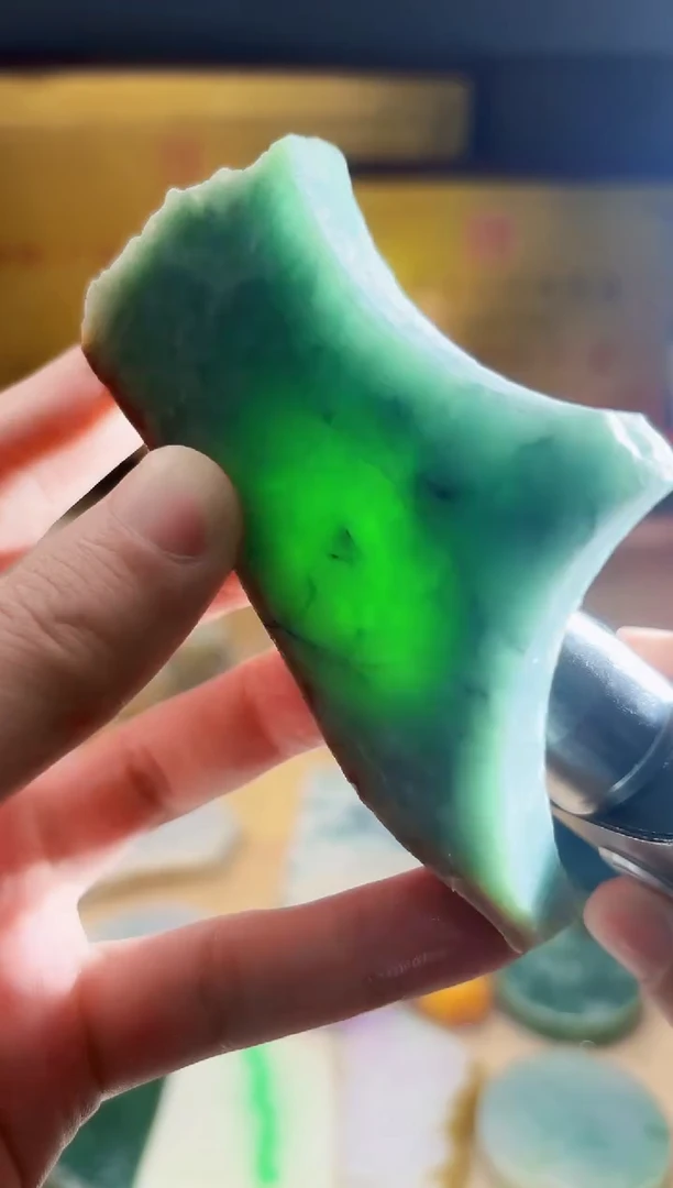 翡翠挂件未镶嵌A货张麦7344