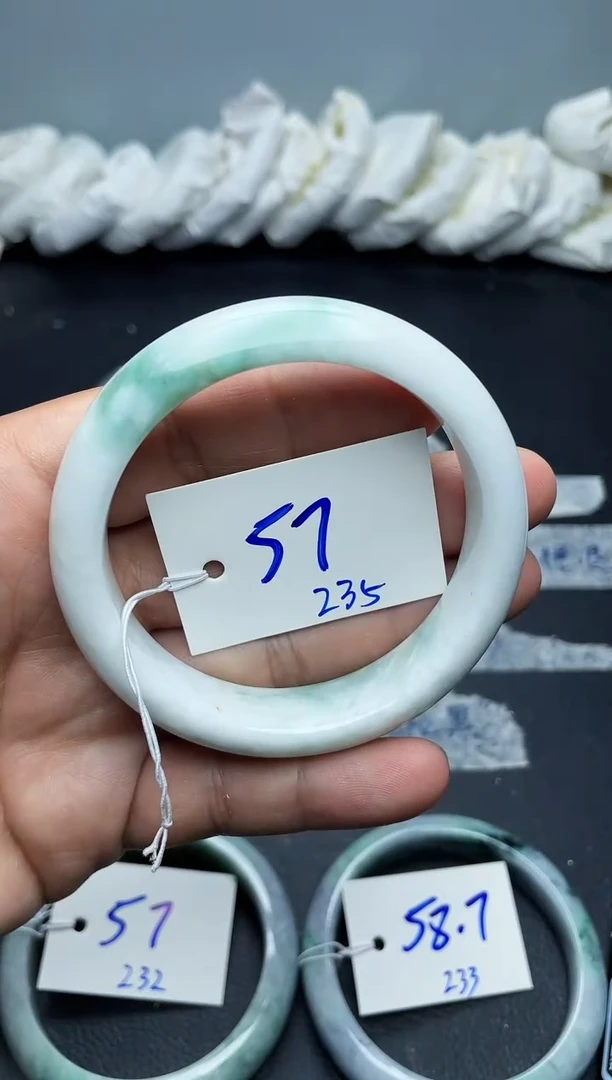 未镶嵌手镯翡翠235