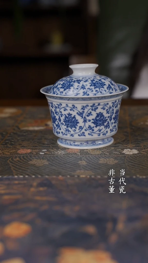 望月怀古缠枝莲马蹄盖碗