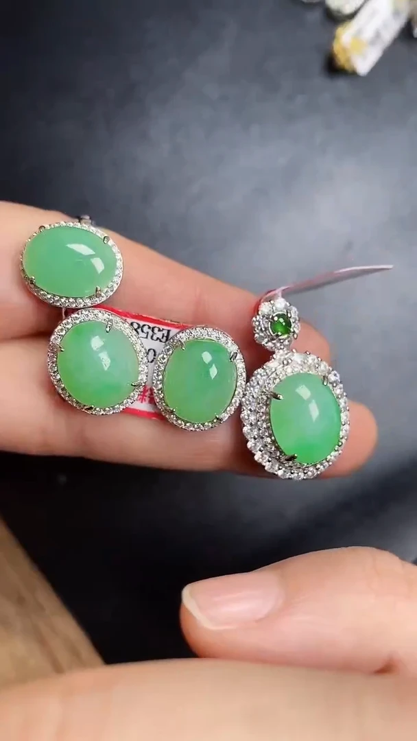 银S925镶嵌戒指翡翠1500