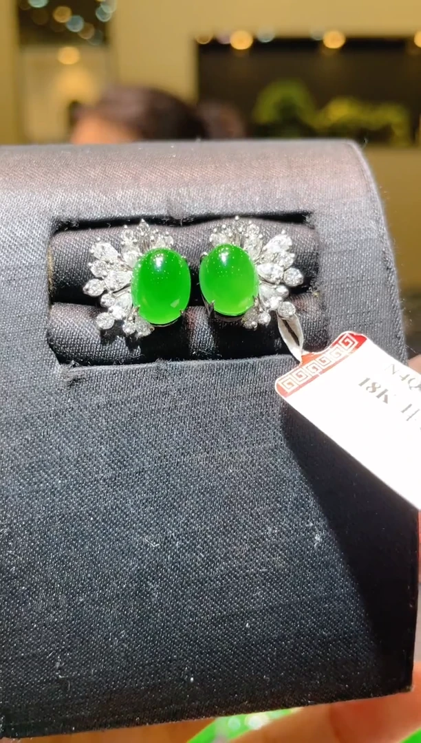 【闪购商品】翡翠吊坠(不含链)18K金镶嵌A33