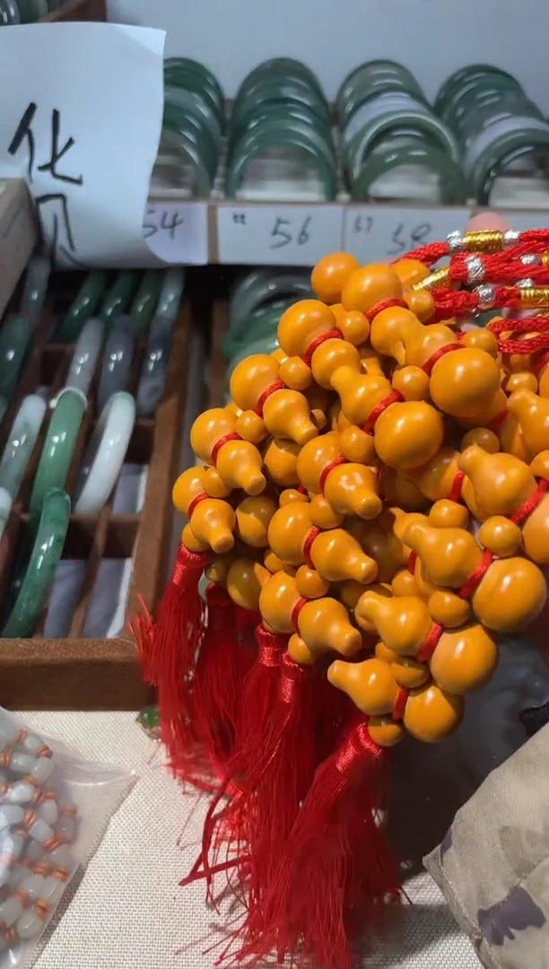 颈饰合金石英质玉发一个