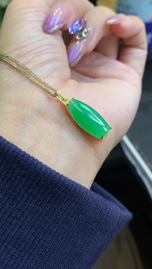 18K金镶嵌挂件翡翠随行不含链